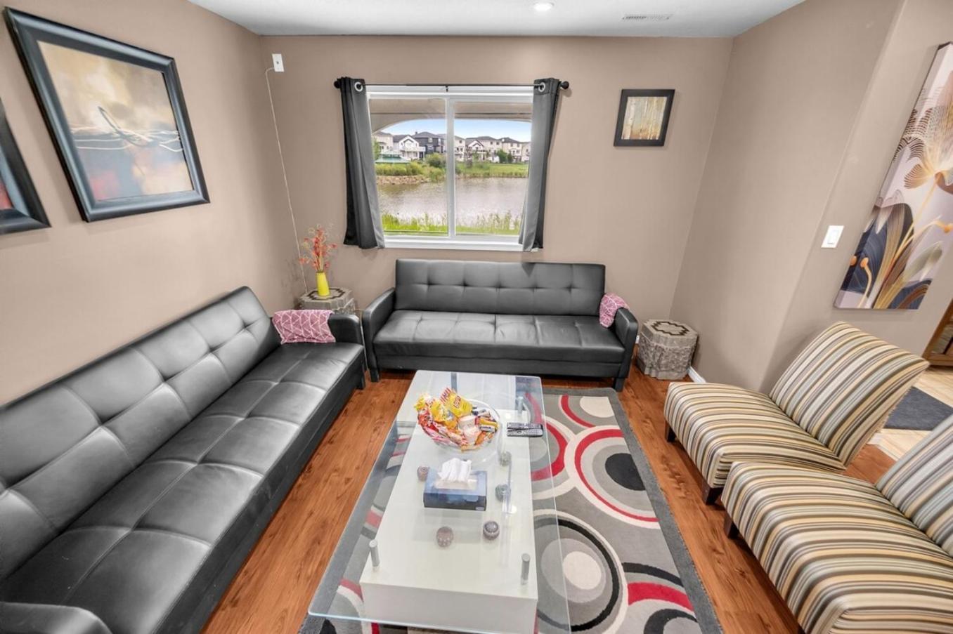 52-3 Bed Suite On Lake Central Ac By Airport カルガリー エクステリア 写真